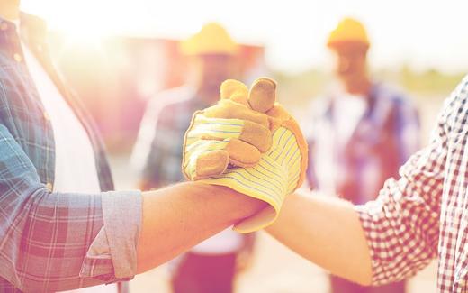 6 4 Builders handshake 6b2e6ea3 e221 4dbf 8882 d2210e9c5fe5 520x500